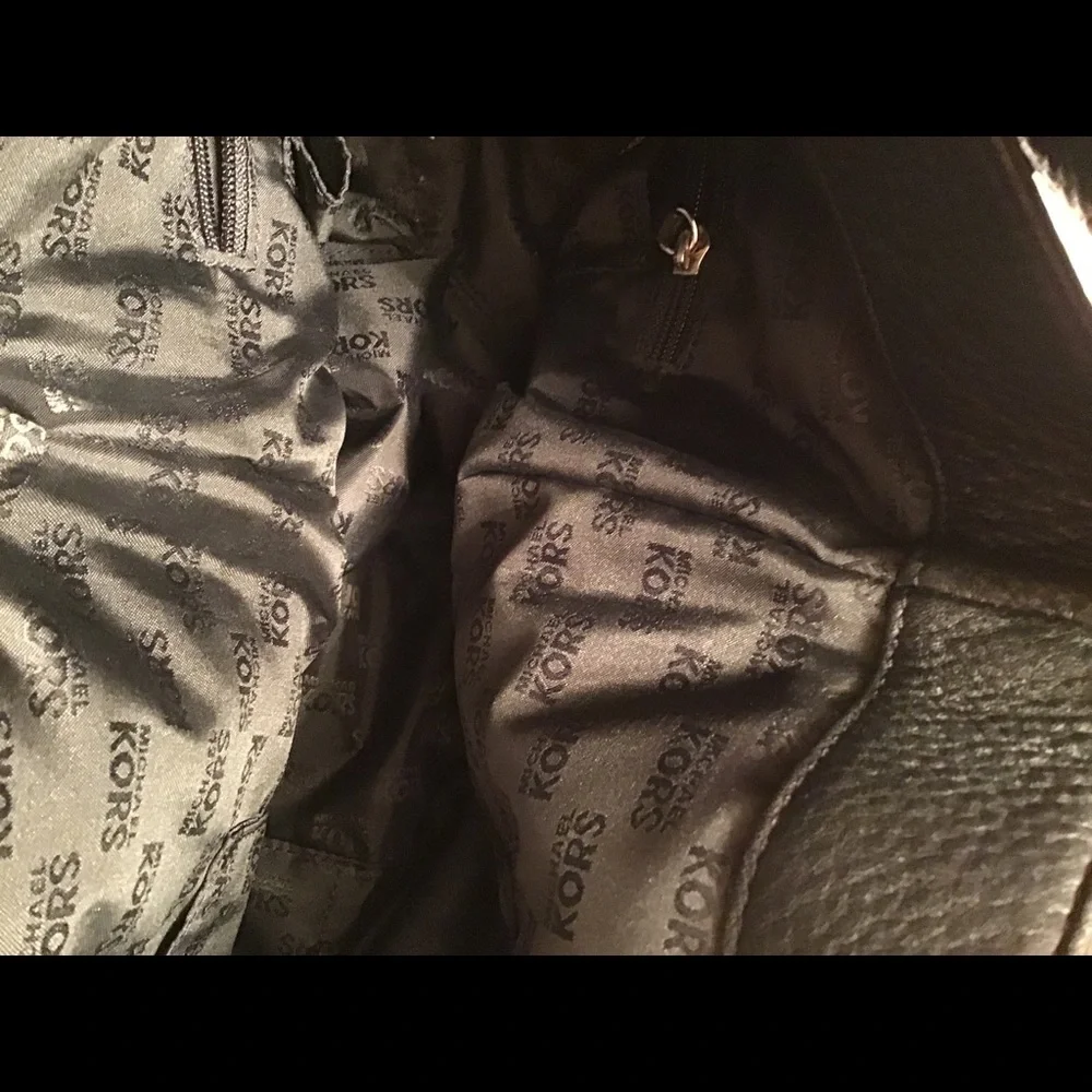 Michael kors black leather shoulder bag